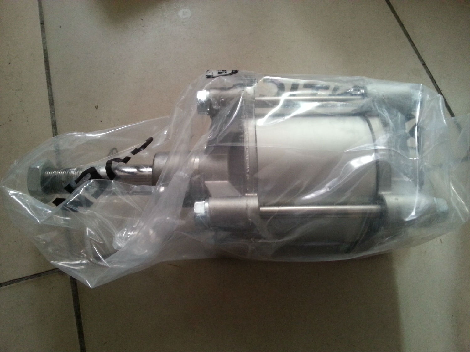 珠海客戶訂購的rexroth氣缸今日到貨！