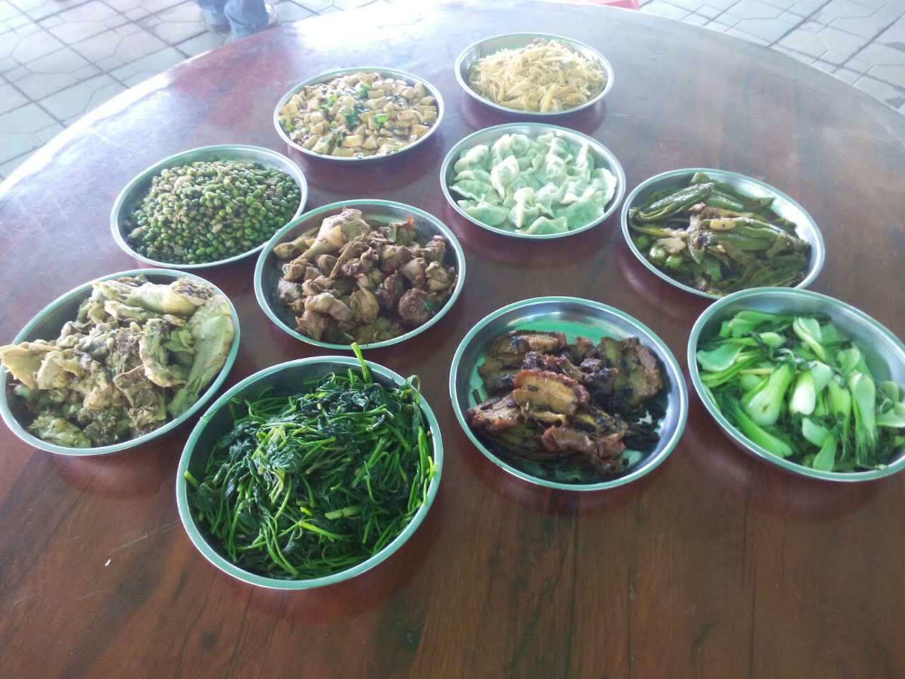 豐盛的農(nóng)家午餐 豐盛的農(nóng)家午餐