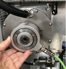 直驅(qū)電機(jī)安裝在涂布機(jī)，實(shí)現(xiàn)持續(xù)穩(wěn)定的張力控制